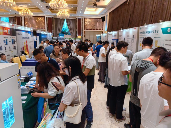 第十四屆藥品質(zhì)量安全大會(huì)首日盛況直擊，億天凈化精彩亮相！